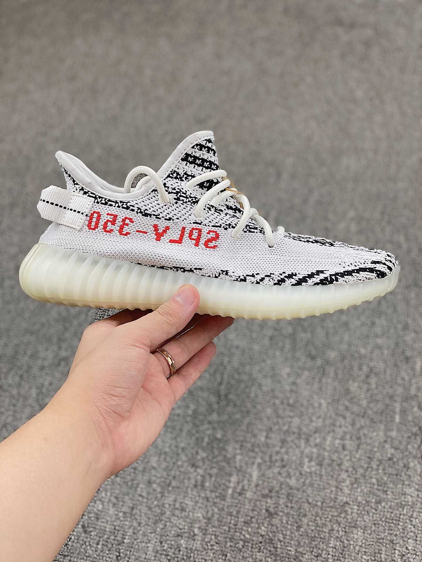 Yeezy 350 V2 zebra