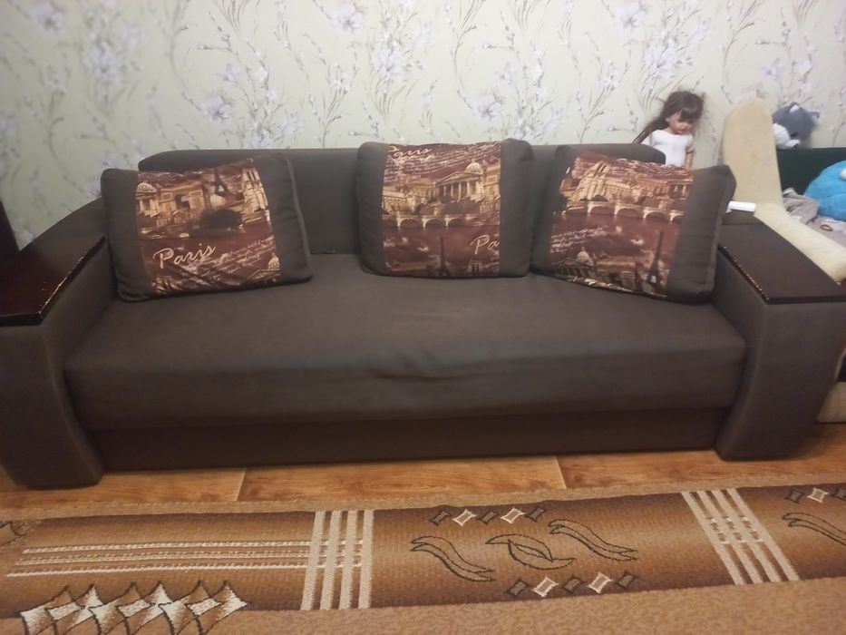 Продам диван  в нормальному стані