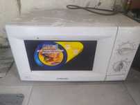 Микроволновая печь Samsung CE2718NR