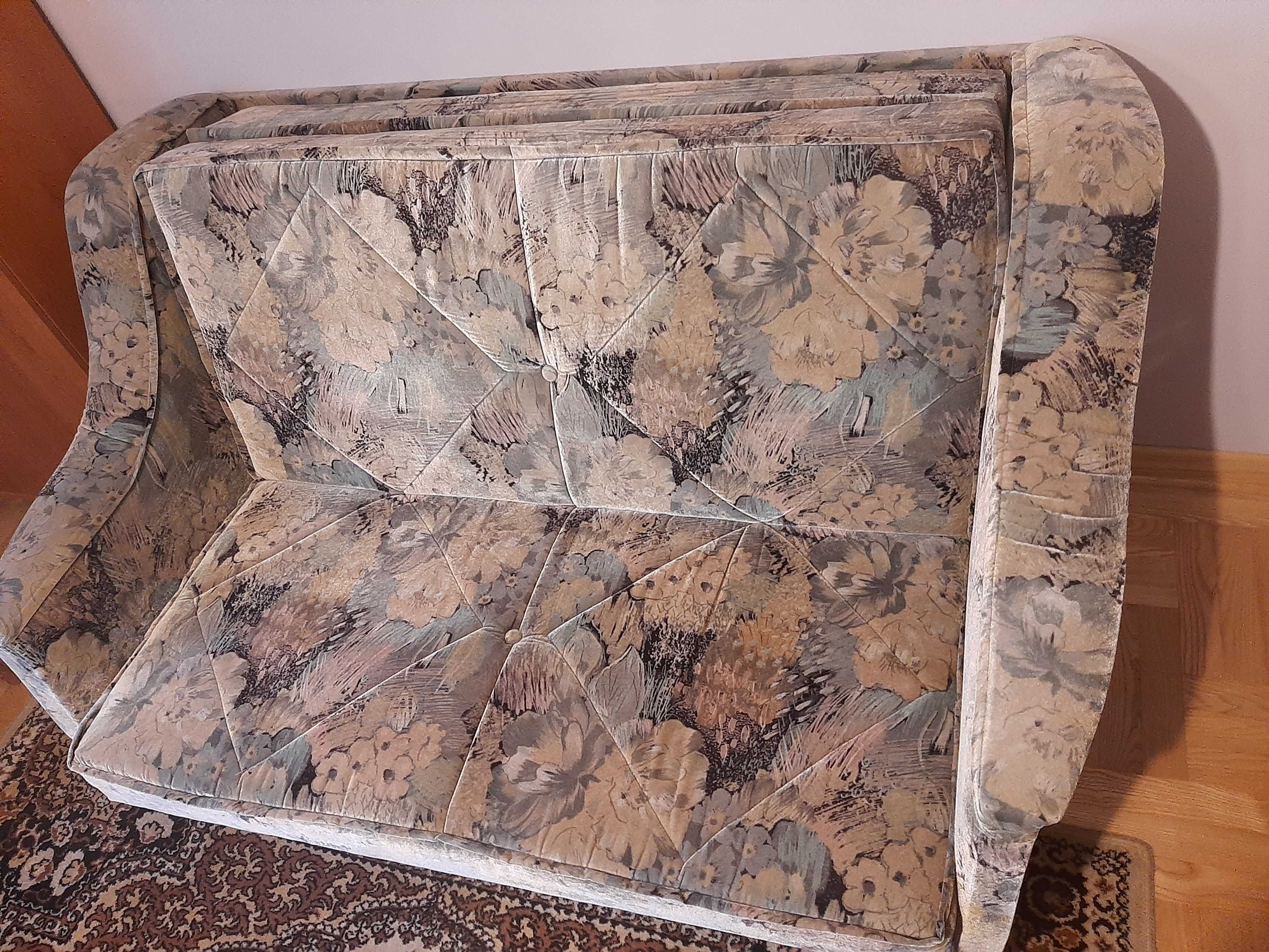 Sofa rozkładana z miejscem na pościel
