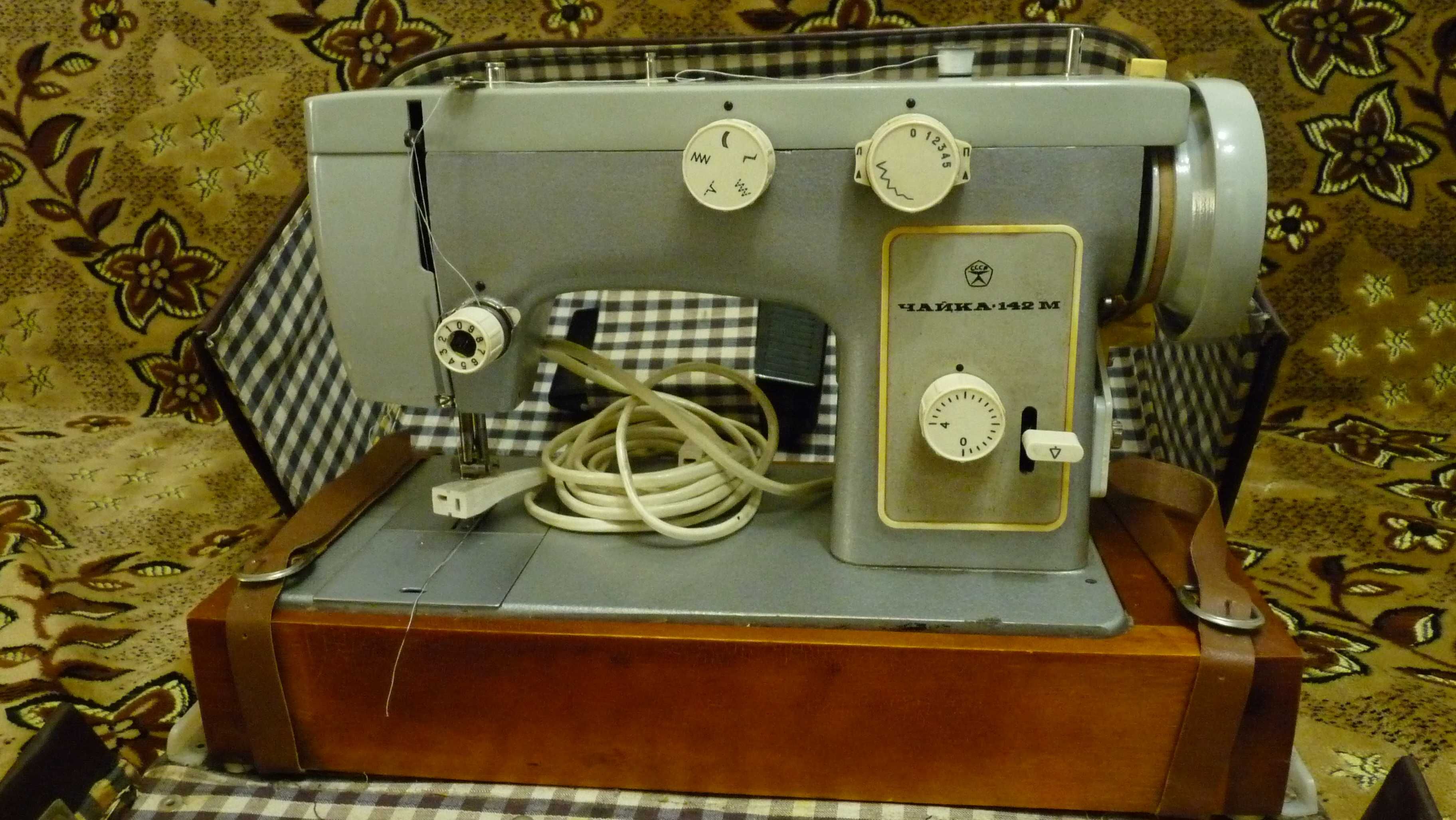 швейна машинка Чайка142м в кофрі електропривод робоча повна комплектац