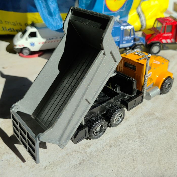 Camião basculante majorette