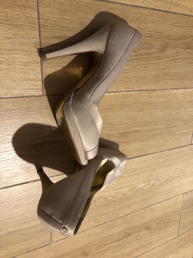 Nowe szpilki TED Baker beżowe- r. 38