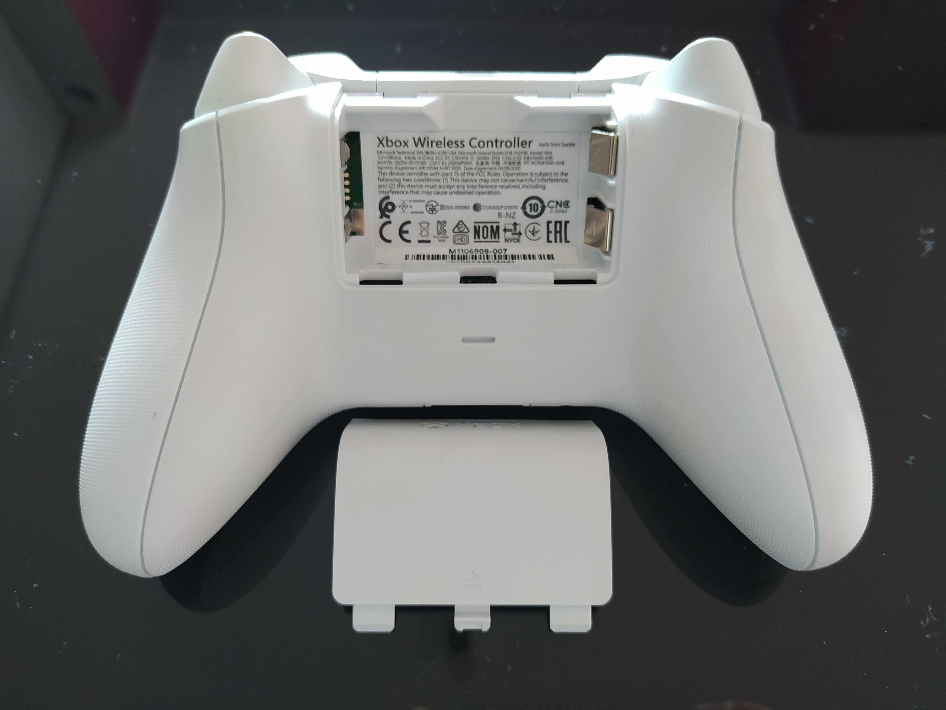 Pad do PC i Xbox one series robot white nowy