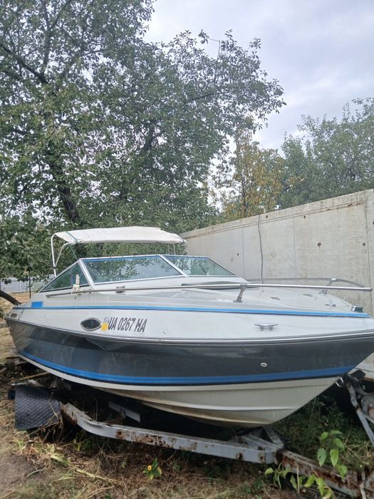 Катер фоур винз каютный река море.