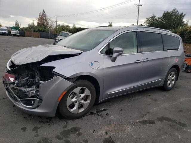 Chrysler Pacifica Hybrid z 2018 roku.