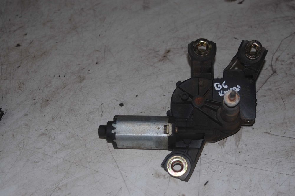 Silniczek tylnej wycieraczki VW Passat B6 kombi