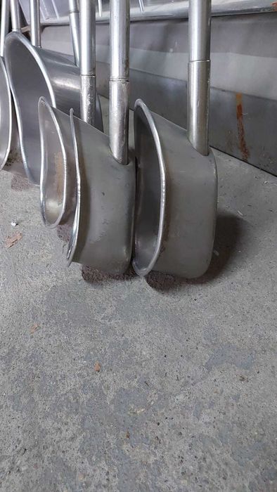 Poidło miseczkowe z rurką dla warchlaka