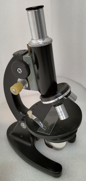 Microscópio Antigo de Laboratório Profissional