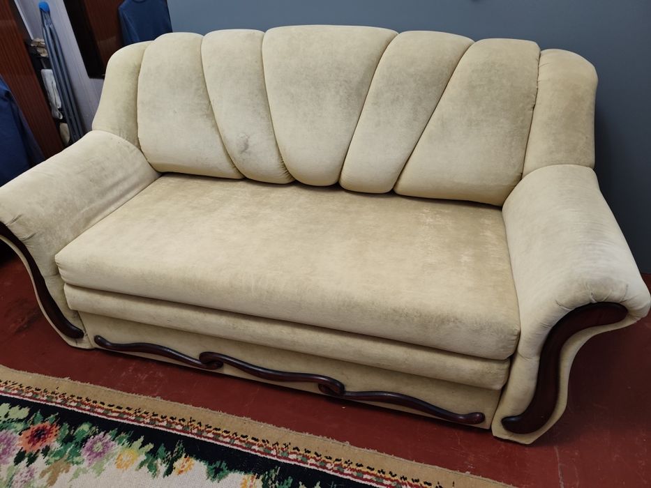 Продам диван в доброму стані.