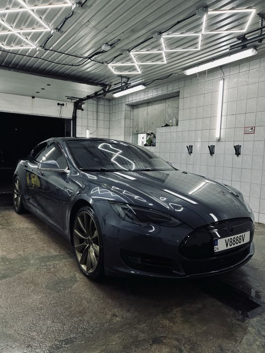 Тесла модел s 85kw