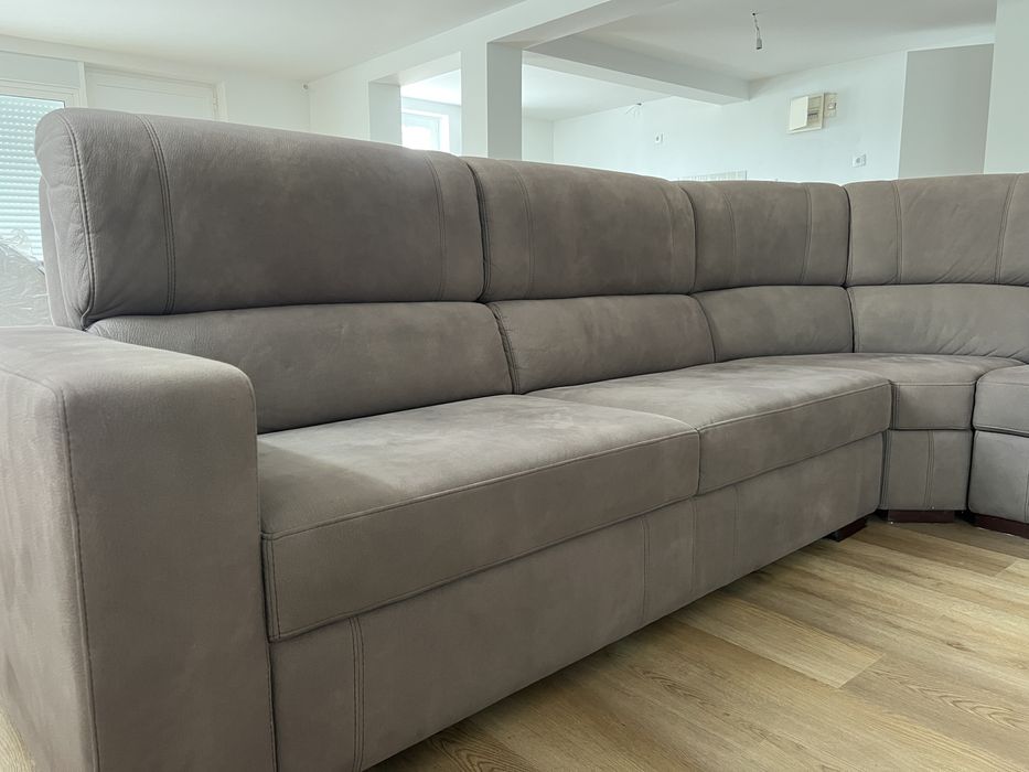 Sofá de canto cinzento