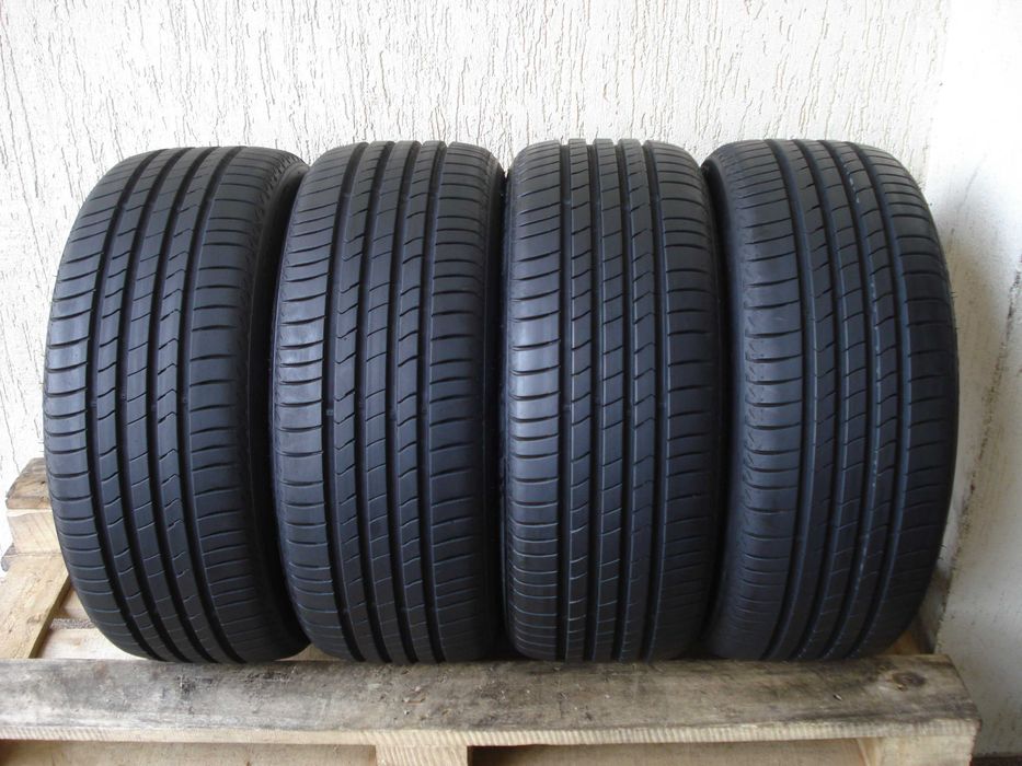 Kumho Ecsta HS51   215/45 r 16   4 - sztuki letnie