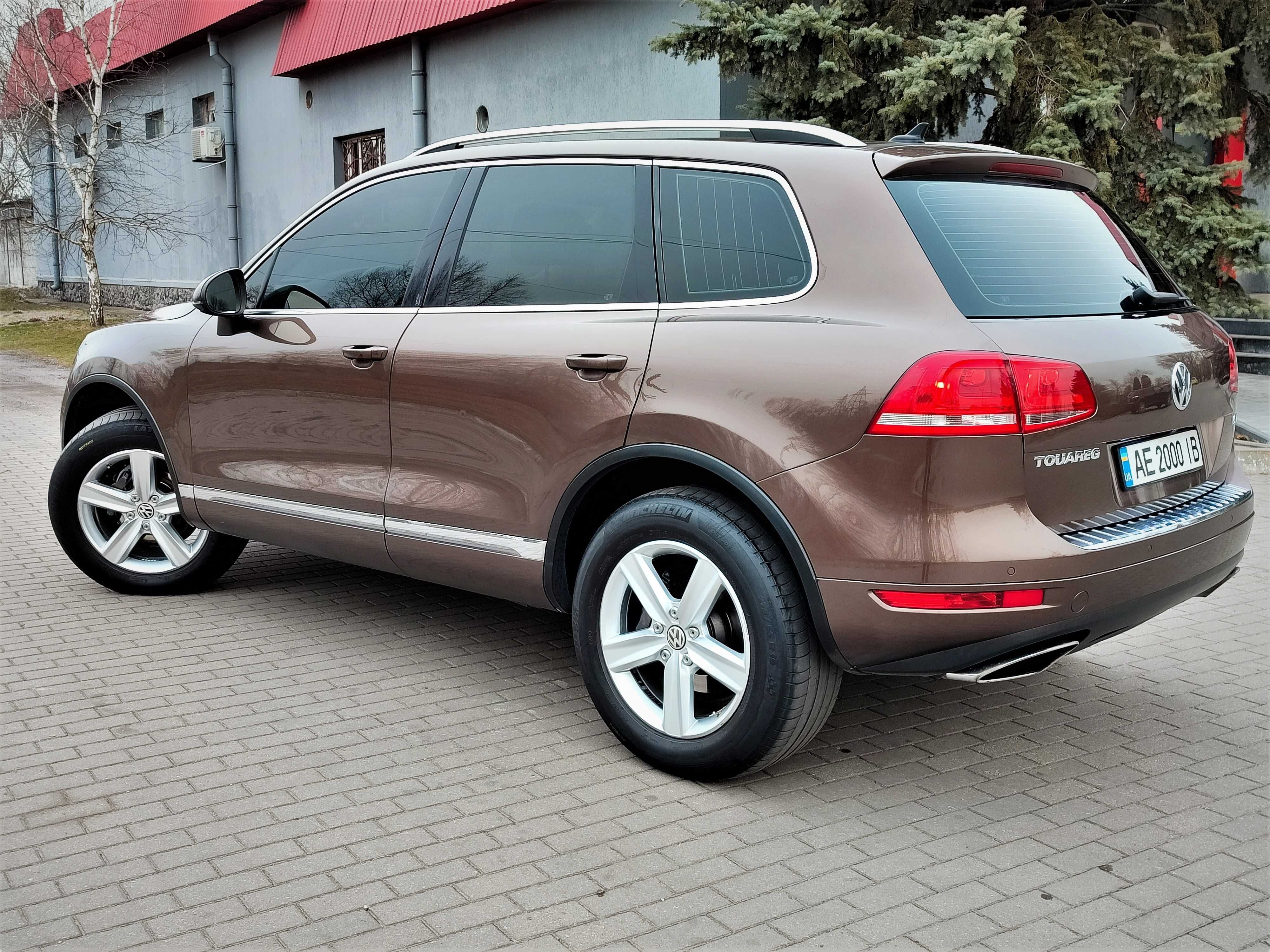 Продам VOLKSWAGEN Touareg Официальная  3.0 Dizel