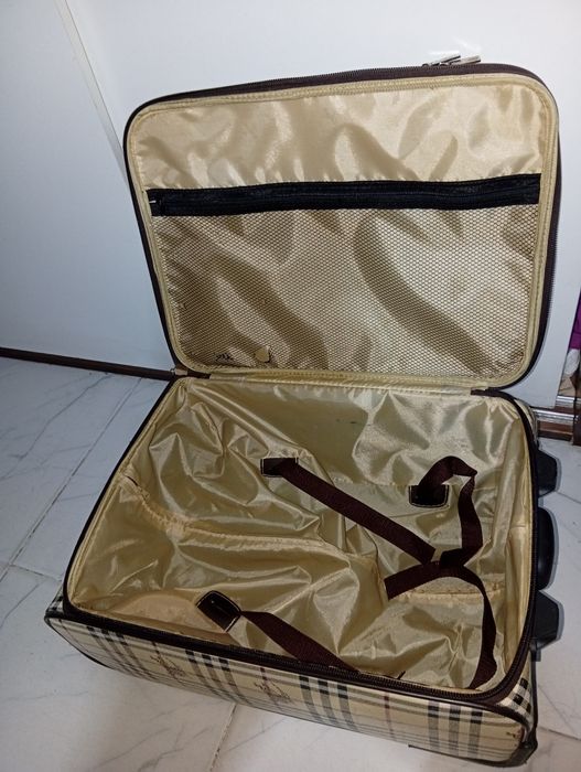 Чемодан на колесах с ручкой 40 литров