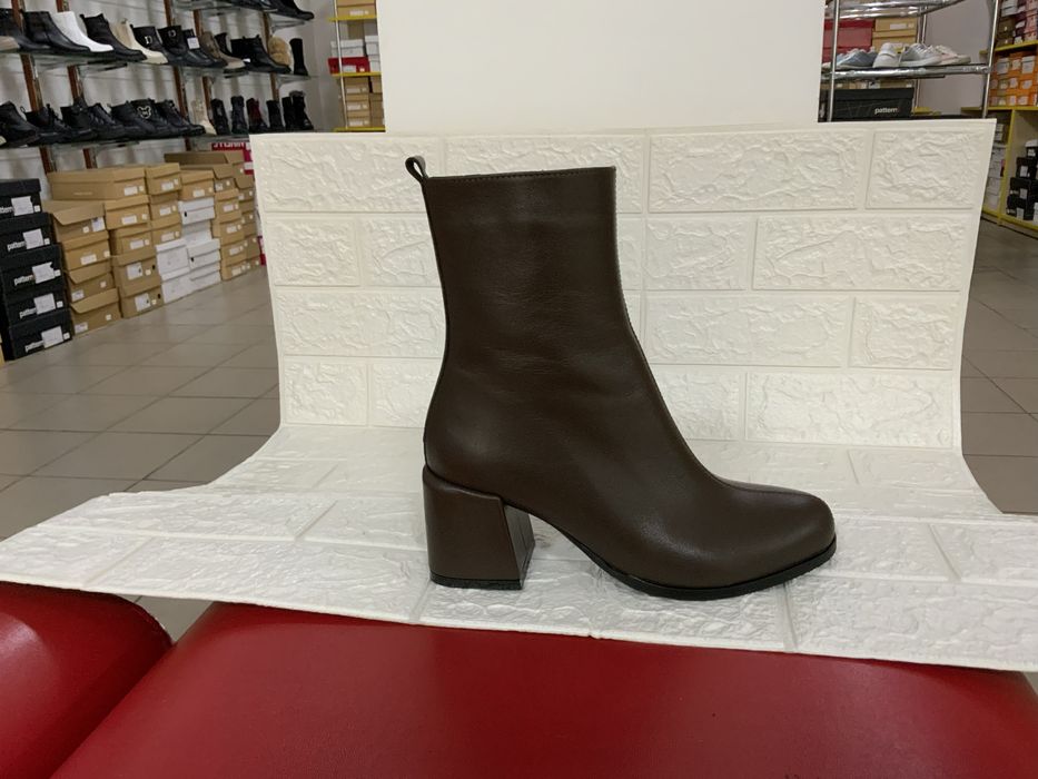 Женские демисезонные осенние ботинки на каблуке