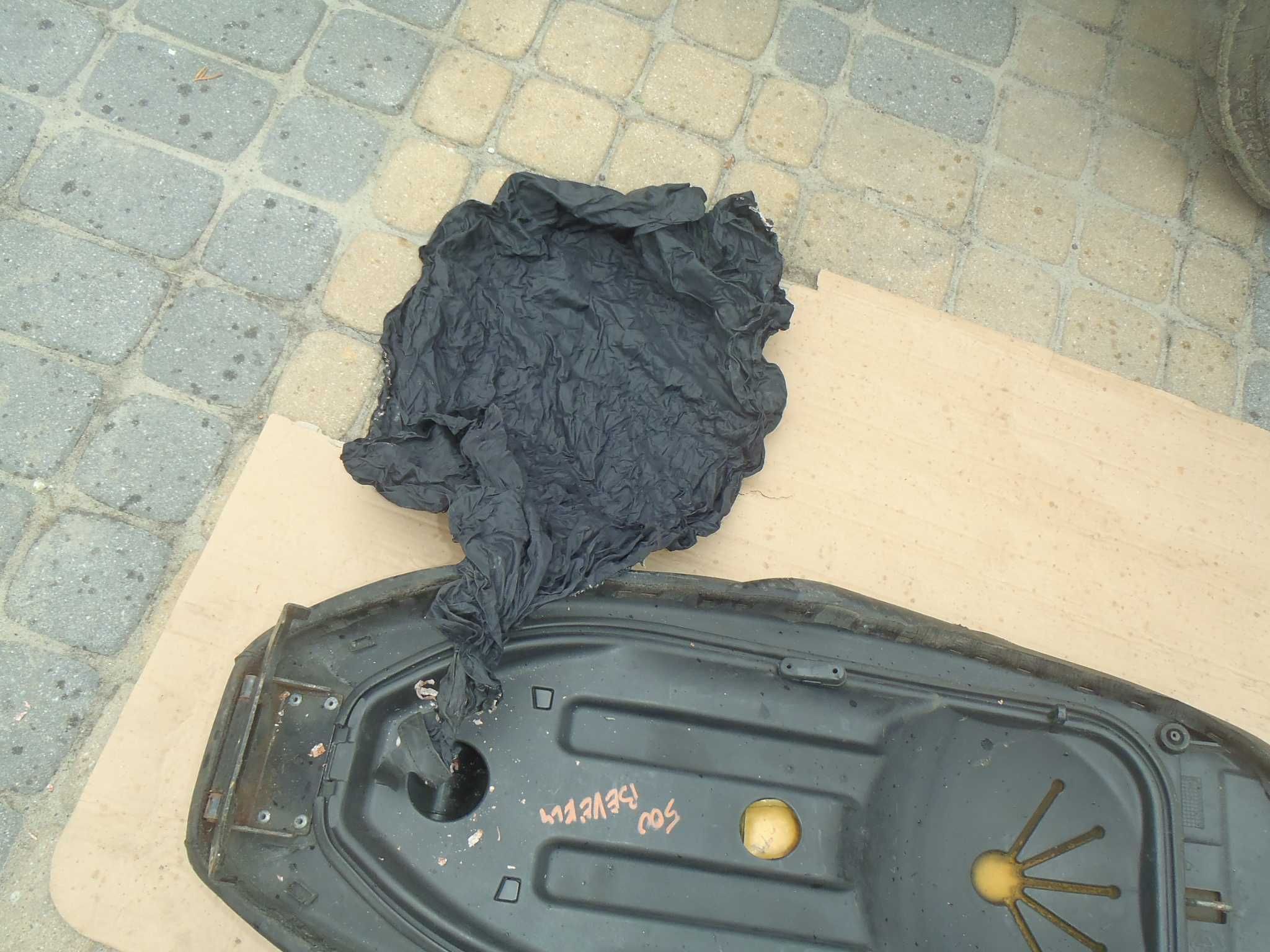 pokrowiec siatka na siedzisko anty deszczowe piaggio beverly