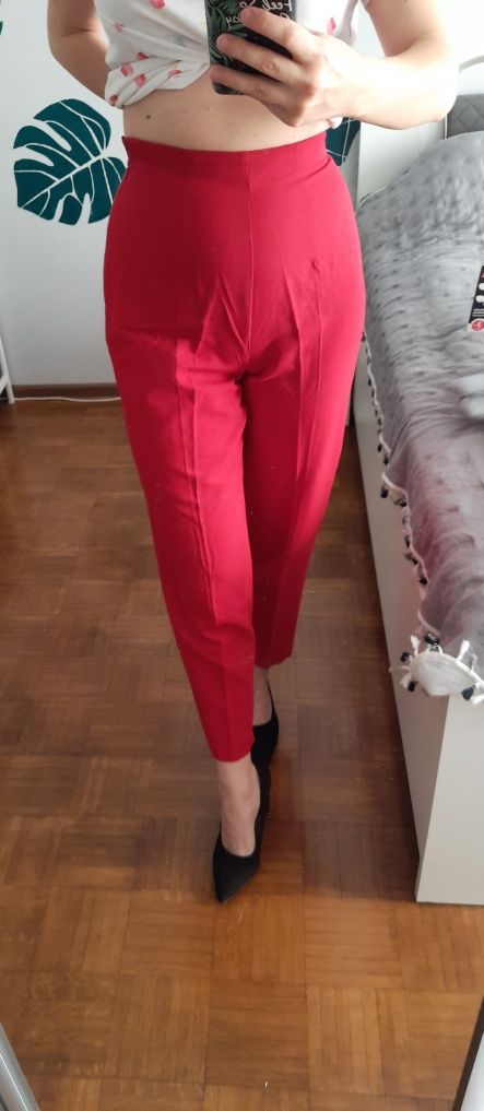 Czerwone eleganckie spodnie na kant Bhs S