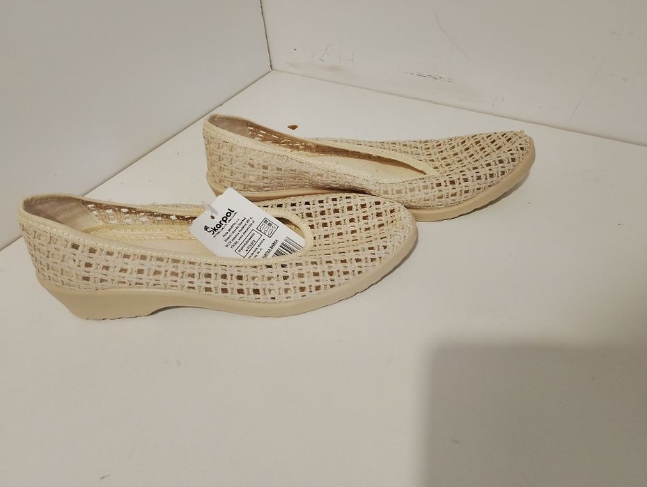Buty damskie białe i czarne .