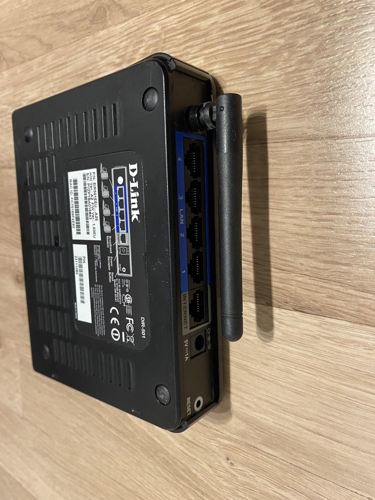 Router DLink green