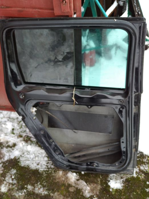 Задні ліві двері Пасат б6