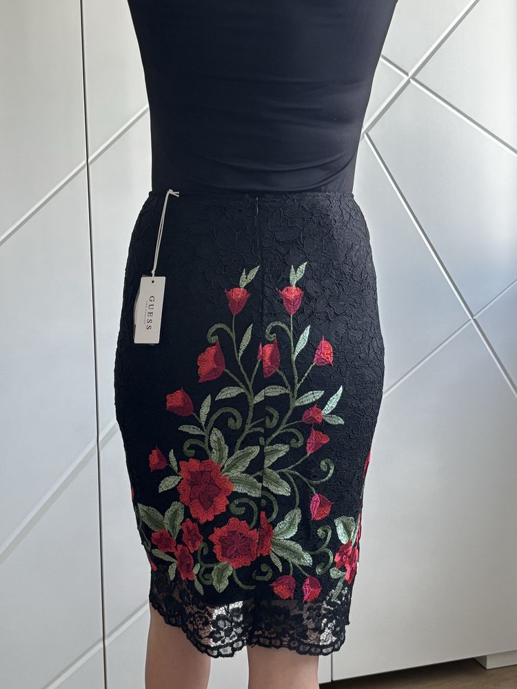 Spodnica Guess rozmiar M