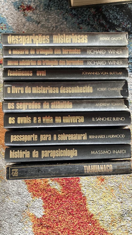 Diversos livros temas ovnis e paranormal