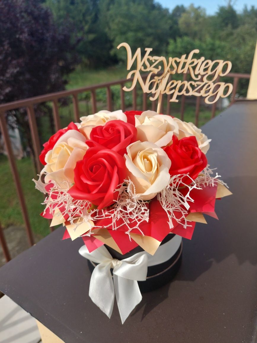 Flowerbox z pachnących róż I mydlanych na każdą okazję