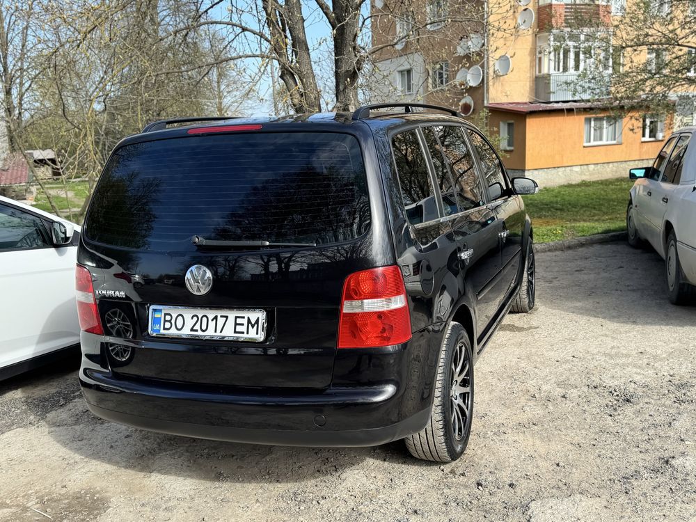 VW Touran 2005 1.6 бензин