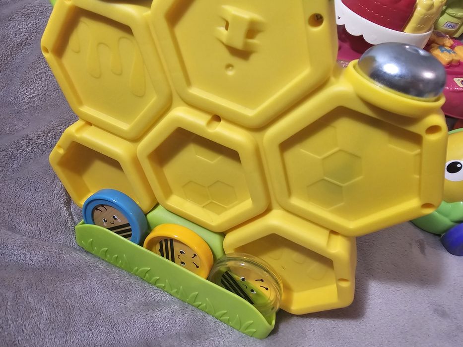 Zestaw interaktywnych zabawek dla dziecka. Rozwijające