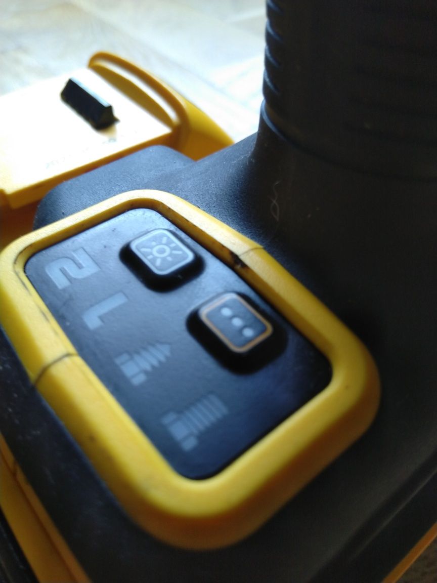 Klucz udarowy Wkrętarka Zakrętarka Dewalt 18V  DCF922  1/2" 406Nm 2023