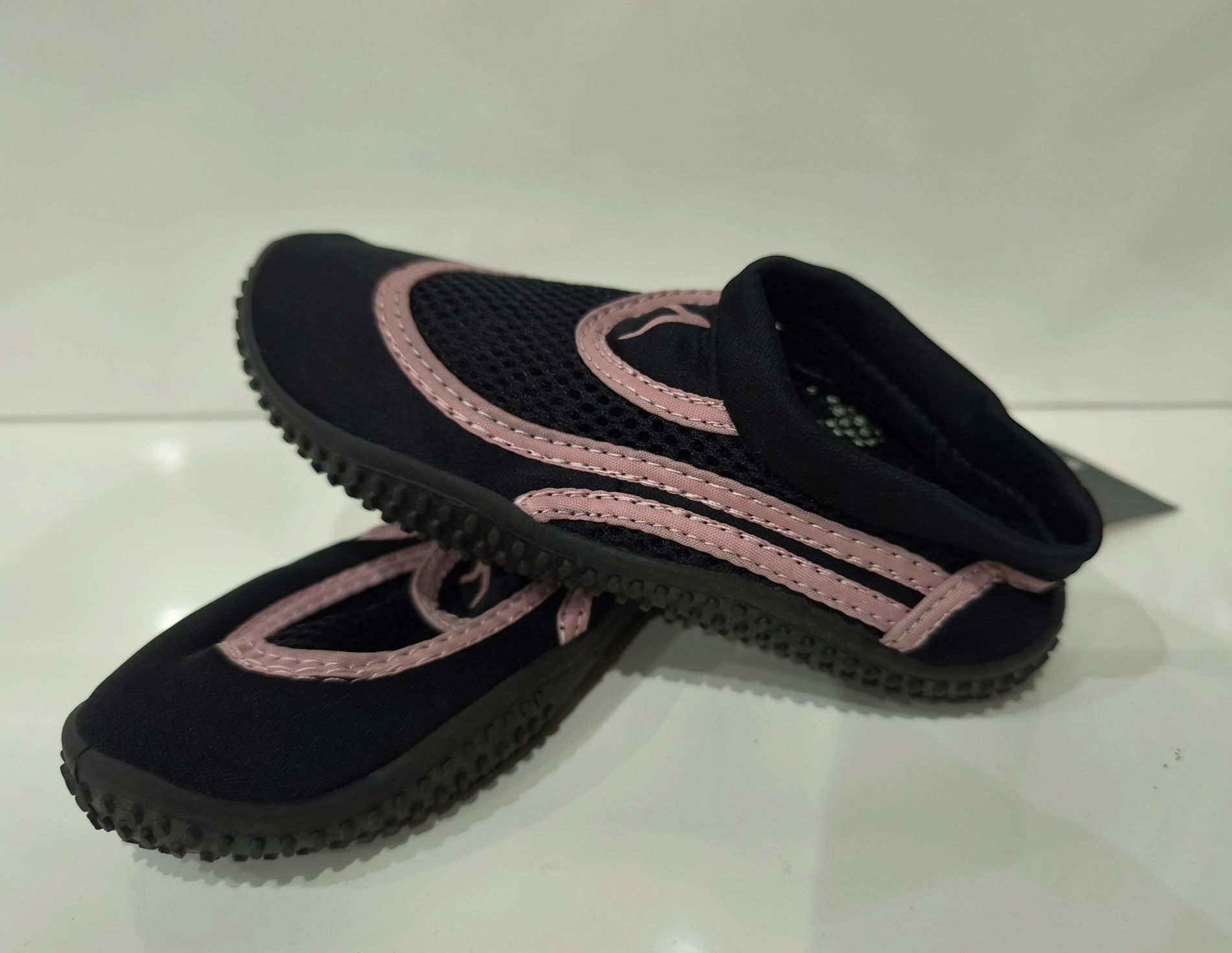 Sapatos de Água Novos da Boomerang