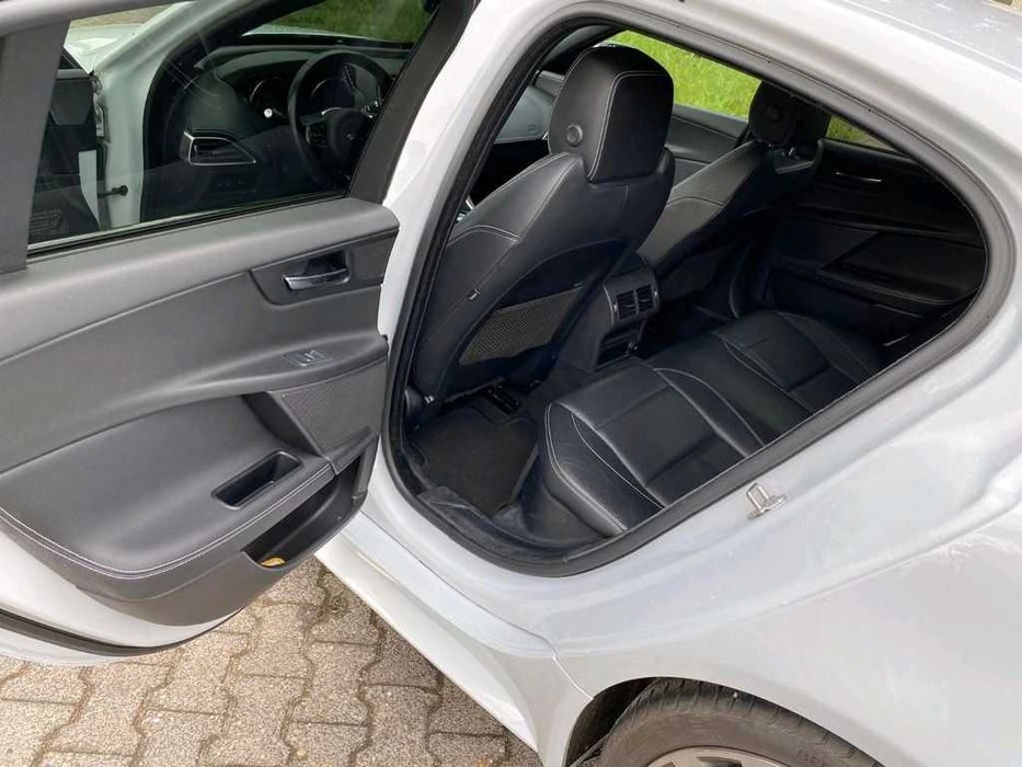 Бампер передній Jaguar XE X760 запчастини Ягуар ХЕ Х 760