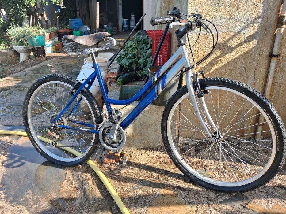 Vende-se bicicleta usada.