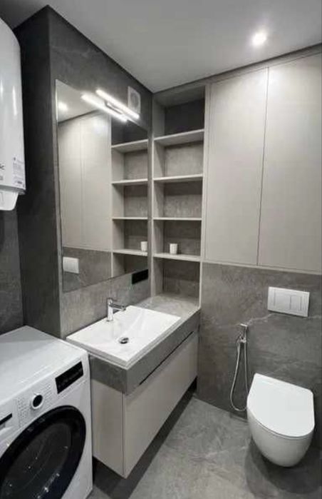 Продам 2к квартиру в ЖК Варшавський 2. Низький поверх