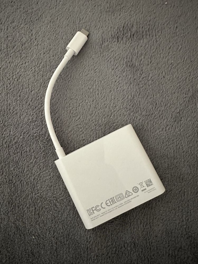 Adapter USB-C/hdmi/VGA