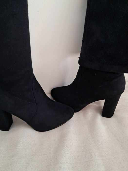 Botas altas, tamanho  36 ,   preta , NOVAS,  forradas em pelo .