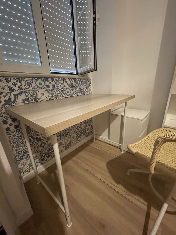 Vendo mobilia de escritorio. Cadeira + secretaria + estante