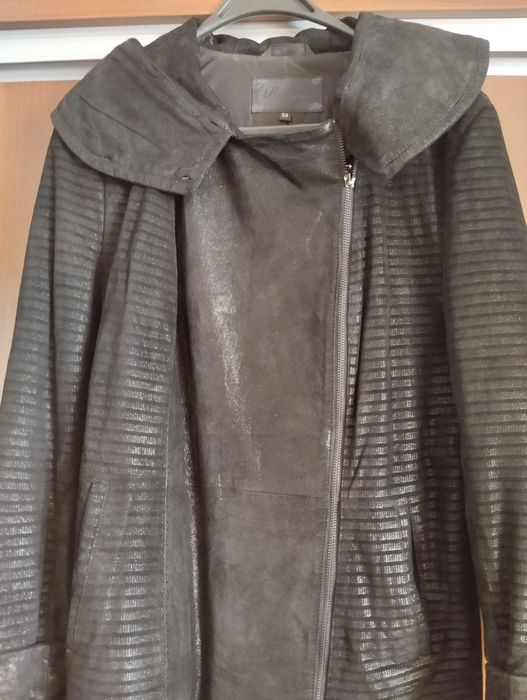 Кожаная куртка с капюшоном