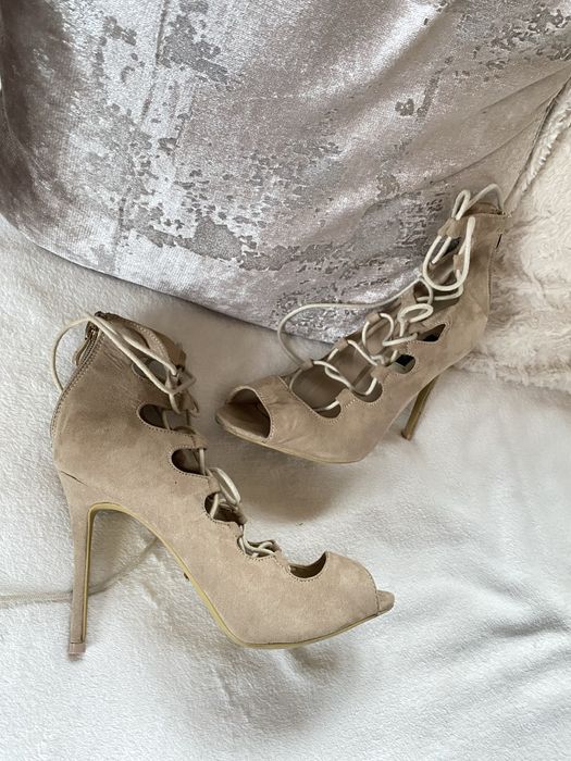 Szpilki vices buty na obcasie wysokie wiązane za kostkę beżowe 40