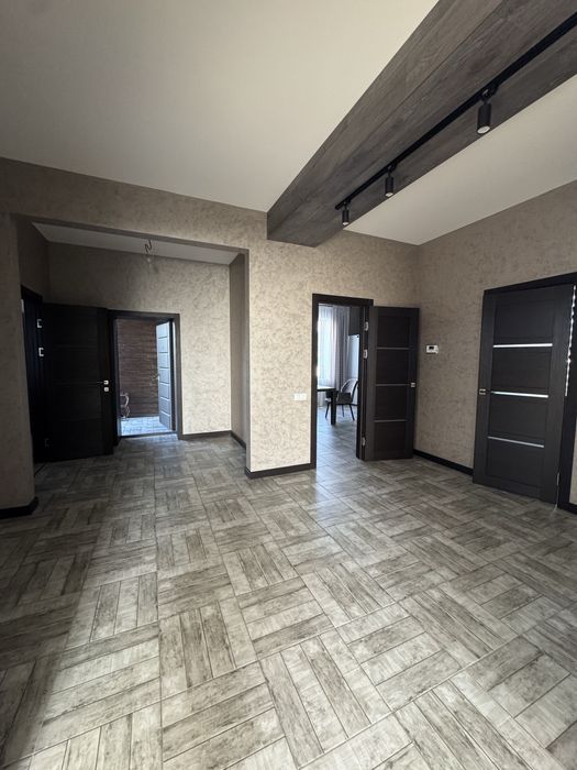 Продаж будинку з новим ремонтом