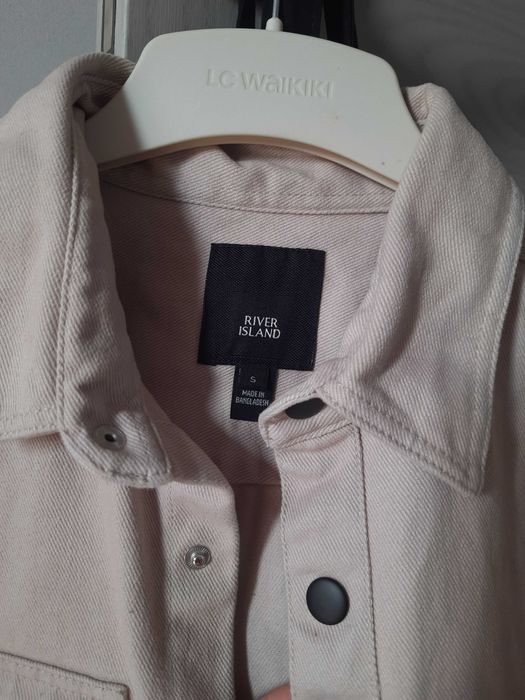 Бежева куртка з довгим рукавом стандартного крою River Island чоловіча