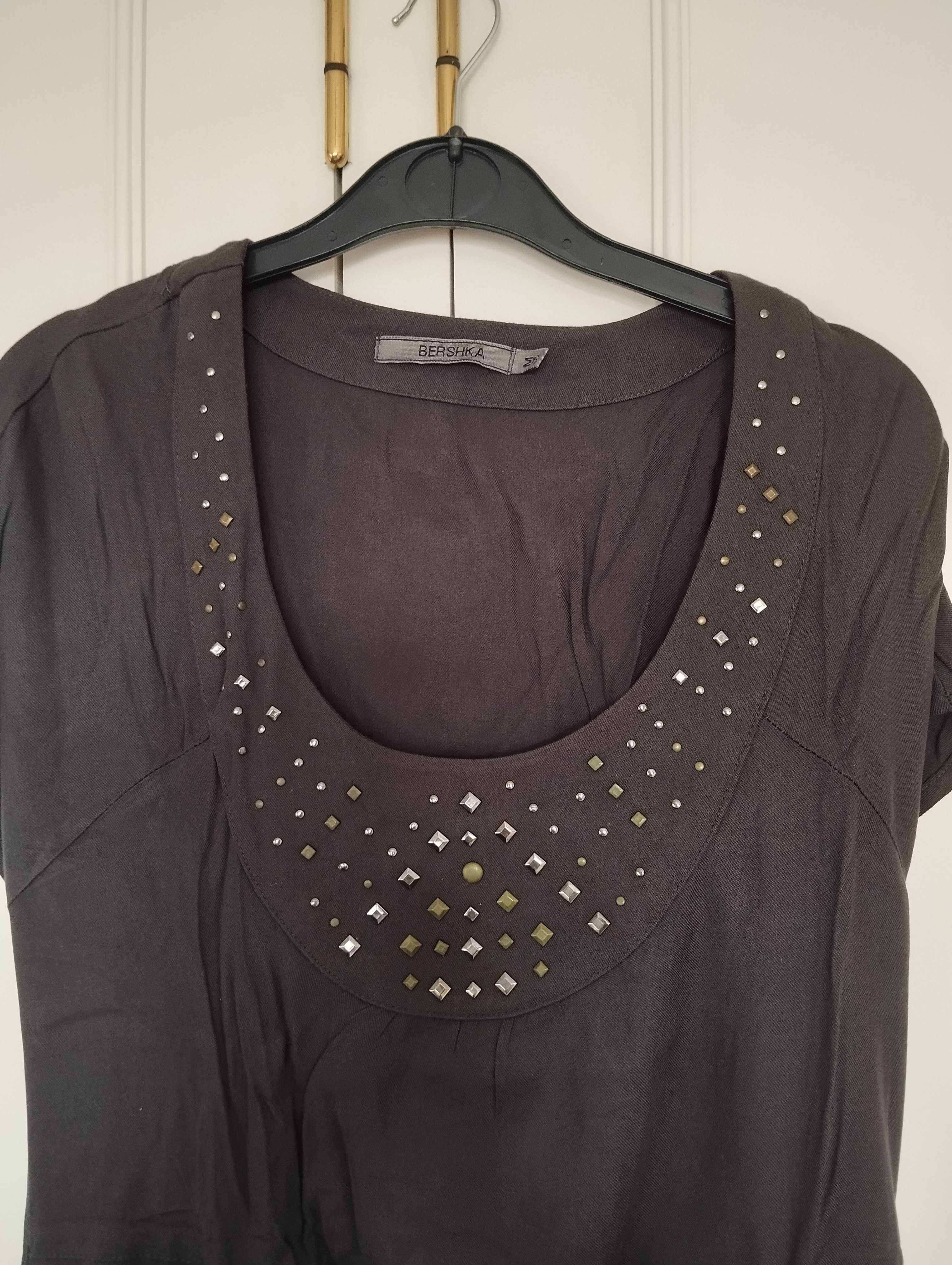 Vestido Bershka com aplicações metálicas