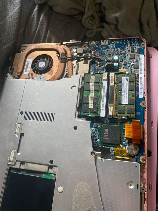Ноутбук sony vavio ( на запчасти ) + зарядка