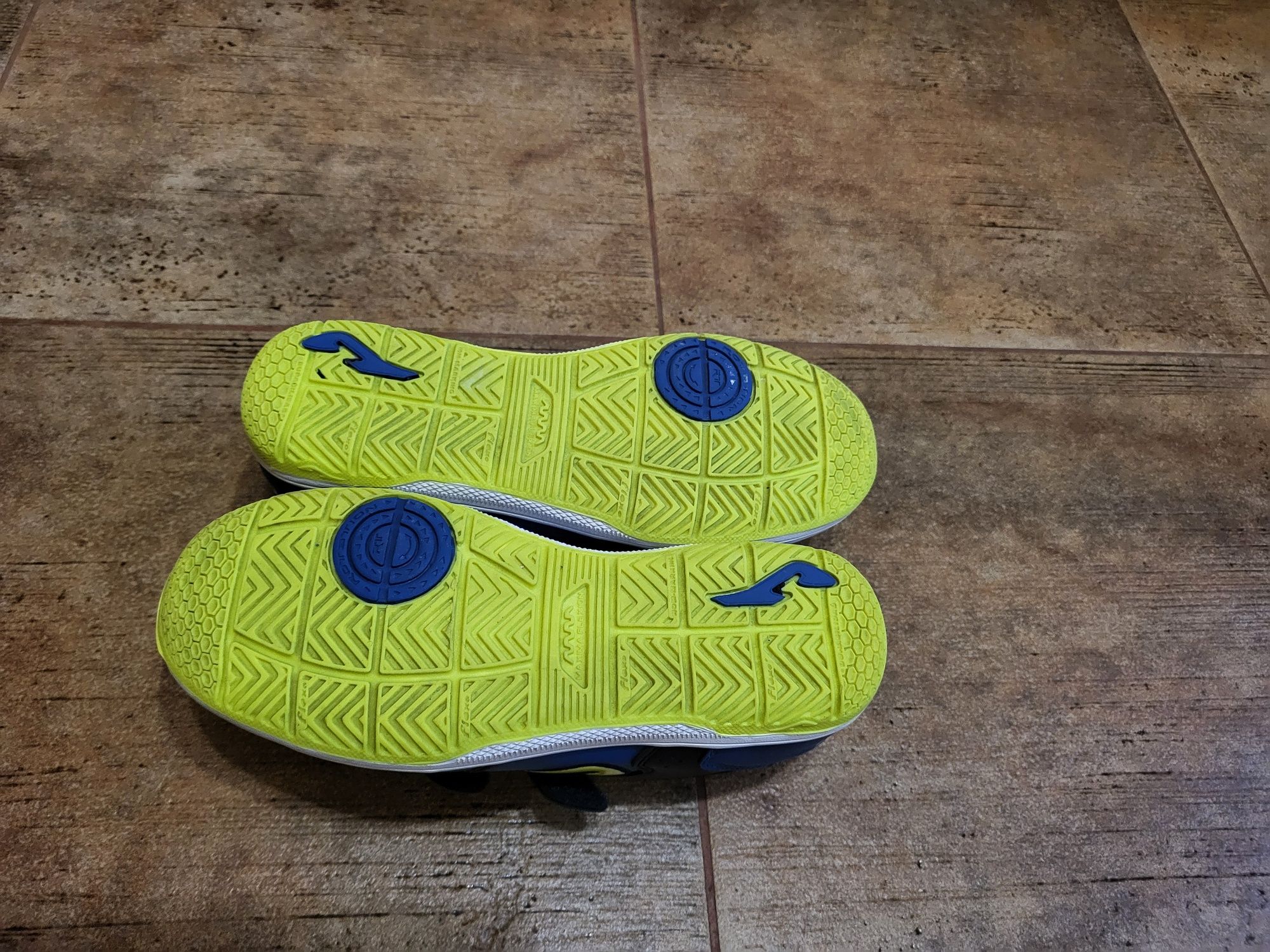 Продам футзалки Joma top flex