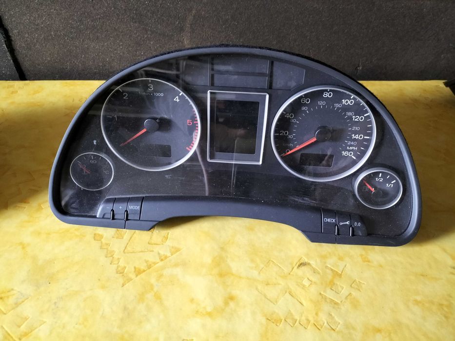 Licznika Audi A4 B7 UK