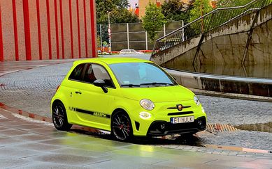 PROMOCJA wynajem Abarth 595 Competizione bez kaucji wypożyczalnia