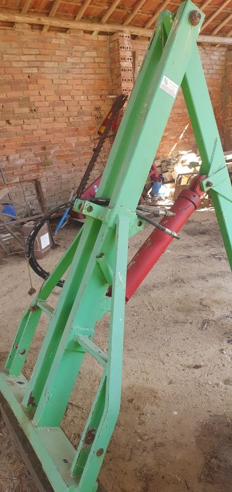 Grua em aço trator 80 cv