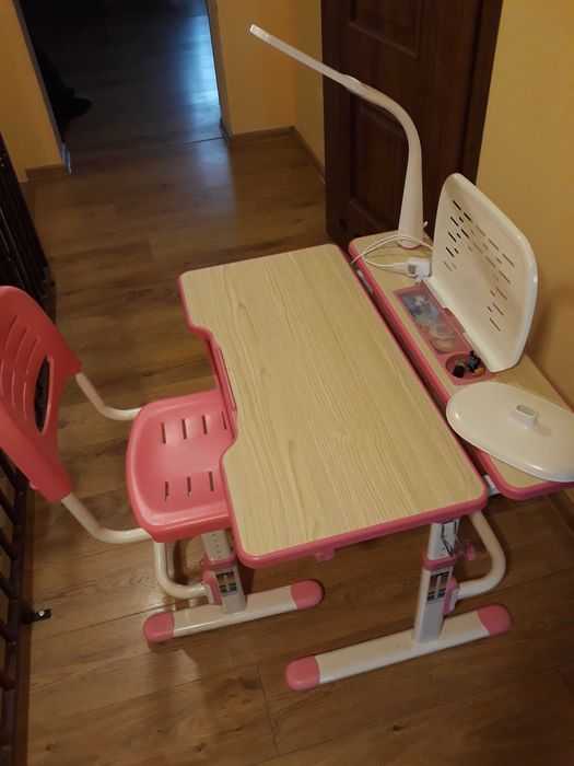 Zestaw biurko i krzesło dla dzieci z lampką LED