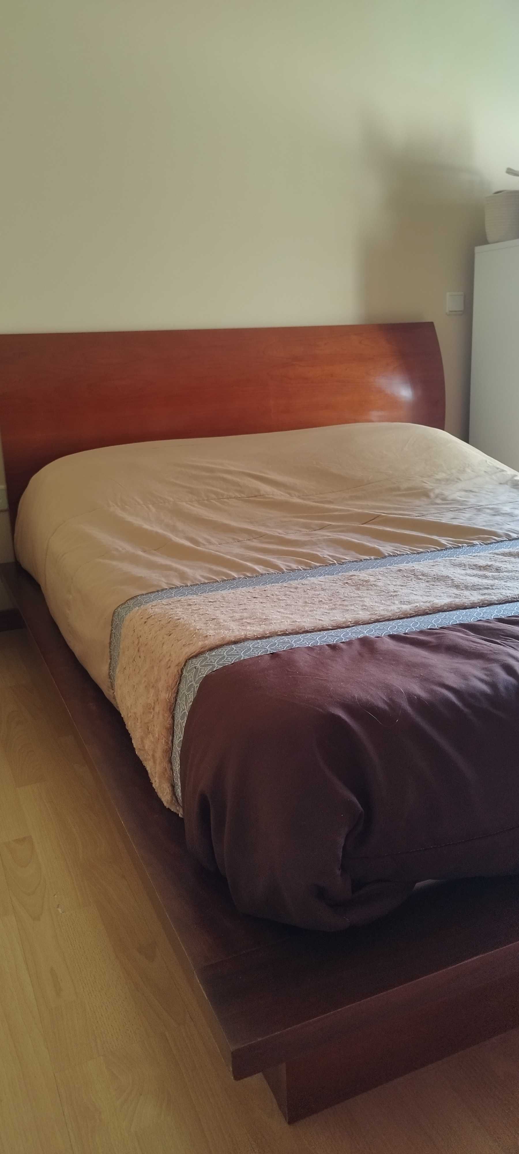 Vendo cama de casal por 250€